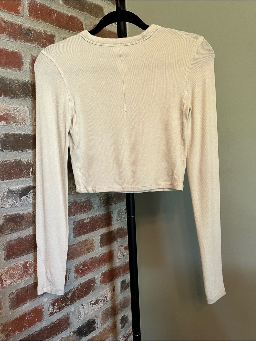 Lululemon Hold Tight Straight-Hem Cropped Long-Sleeve Shirt | size 4 - Picture 3 of 6